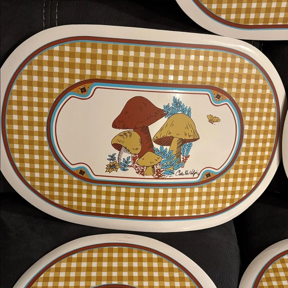 Great Condition Vintage Cala Di Volpe Vinyl Oval Foam Placemats Mushroom Set /6